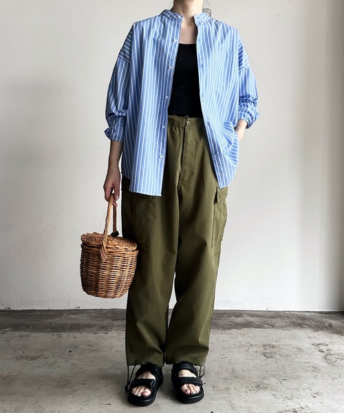 COMMON WARE（コモンウェアー）の「COMMONWARE:ビッグサイズバンドカラーシャツL/S（シャツ/ブラウス・レディース・グリーン系/サックスブルー系/ブラック×ホワイト/グリーン/ホワイト/イエロー/ラベンダー/ブラック/サックスブルー/ホワイト×ブルー/グレイッシュベージュ・L/XL/M）」の17枚目の写真