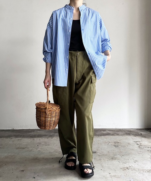 COMMON WARE（コモンウェアー）の「COMMONWARE:ビッグサイズバンドカラーシャツL/S（シャツ/ブラウス・レディース・グリーン系/サックスブルー系/ブラック×ホワイト/グリーン/ホワイト/イエロー/ラベンダー/ブラック/サックスブルー/ホワイト×ブルー/グレイッシュベージュ・L/XL/M）」の16枚目の写真