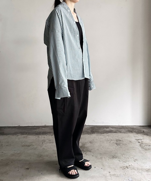 COMMON WARE（コモンウェアー）の「COMMONWARE:ビッグサイズバンドカラーシャツL/S（シャツ/ブラウス・レディース・グリーン系/サックスブルー系/ブラック×ホワイト/グリーン/ホワイト/イエロー/ラベンダー/ブラック/サックスブルー/ホワイト×ブルー/グレイッシュベージュ・L/XL/M）」の21枚目の写真