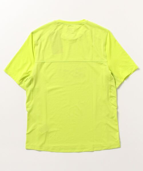 Reebok（リーボック）の「アクティブチル グラフィック Tシャツ / TS AC GRAPHIC TEE（Tシャツ/カットソー・メンズ・イエロー/ブラック・LARGE/MEDIUM/SMALL/XX-LARGE/XXX-LARGE/X-LARGE/X-SMALL）」の3枚目の写真