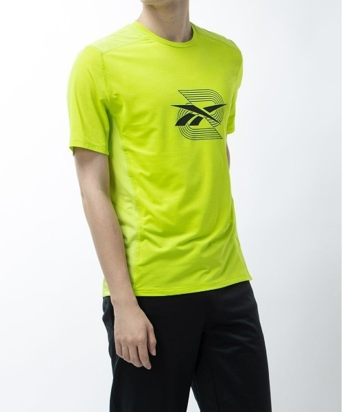 Reebok（リーボック）の「アクティブチル グラフィック Tシャツ / TS AC GRAPHIC TEE（Tシャツ/カットソー・メンズ・イエロー/ブラック・LARGE/MEDIUM/SMALL/XX-LARGE/XXX-LARGE/X-LARGE/X-SMALL）」の2枚目の写真