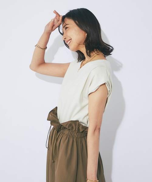 RIVE DROITE（リヴドロワ）の「Vネックタックフレンチカットソー（Tシャツ/カットソー・レディース・チャコールグレー/ミント/ライトベージュ/オフホワイト・FREE）」の22枚目の写真