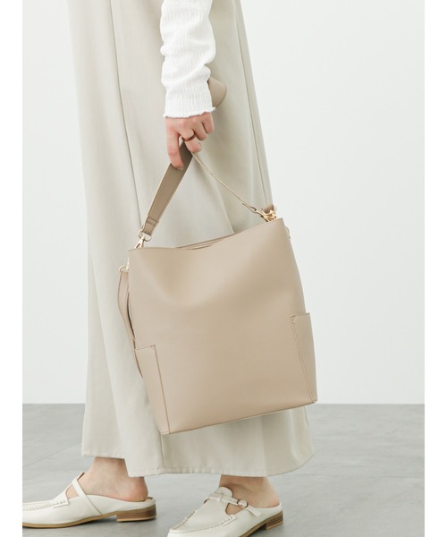 Samansa Mos2 blue（サマンサモスモスブルー）の「合皮ダブルベルトショルダーバッグ（ハンドバッグ・レディース・ブラック/ベージュ/キナリ・ﾌﾘ-）」の9枚目の写真