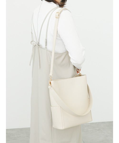 Samansa Mos2 blue（サマンサモスモスブルー）の「合皮ダブルベルトショルダーバッグ（ハンドバッグ・レディース・ブラック/ベージュ/キナリ・ﾌﾘ-）」の15枚目の写真