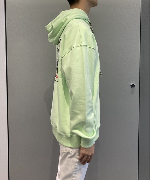 SCOTCH&SODA(スコッチアンドソーダ)の「LOONEY TUNES x SCOTCH & SODA ユニセックスフーディー【172391】(パーカー・メンズ・ライム・SMALL/MEDIUM/LARGE)」の2枚目の写真