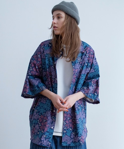 Universal Style Wear(ユニバーサルスタイルウェア)の「Universal Style Wear ローカル アロハ シャツ(シャツ/ブラウス・メンズ・ブラック系2/ネイビー/グリーン/ブラック系1・MEDIUM/LARGE/X-LARGE)」の4枚目の写真