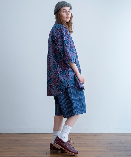 Universal Style Wear(ユニバーサルスタイルウェア)の「Universal Style Wear ローカル アロハ シャツ(シャツ/ブラウス・メンズ・ブラック系2/ネイビー/グリーン/ブラック系1・MEDIUM/LARGE/X-LARGE)」の9枚目の写真