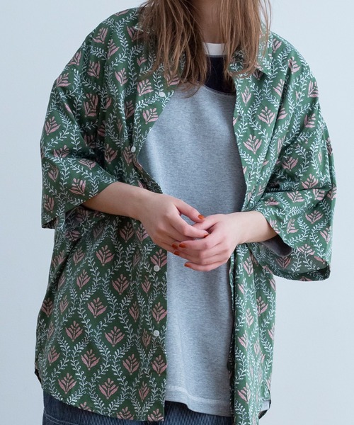Universal Style Wear(ユニバーサルスタイルウェア)の「Universal Style Wear ローカル アロハ シャツ(シャツ/ブラウス・メンズ・ブラック系2/ネイビー/グリーン/ブラック系1・MEDIUM/LARGE/X-LARGE)」の20枚目の写真