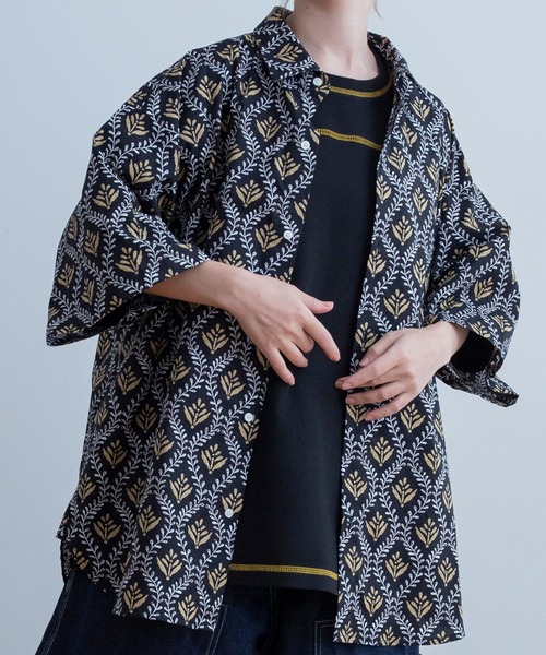 Universal Style Wear(ユニバーサルスタイルウェア)の「Universal Style Wear ローカル アロハ シャツ(シャツ/ブラウス・メンズ・ブラック系2/ネイビー/グリーン/ブラック系1・MEDIUM/LARGE/X-LARGE)」の12枚目の写真