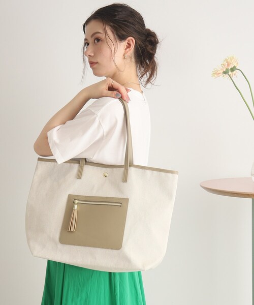 SHOO・LA・RUE（シューラルー）の「◆素材コンビフロントポケットトートバッグ（トートバッグ・レディース・ブラック/ベージュ/ブルー・00）」の4枚目の写真