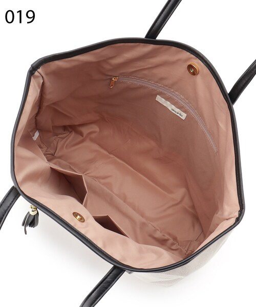 SHOO・LA・RUE（シューラルー）の「◆素材コンビフロントポケットトートバッグ（トートバッグ・レディース・ブラック/ベージュ/ブルー・00）」の9枚目の写真