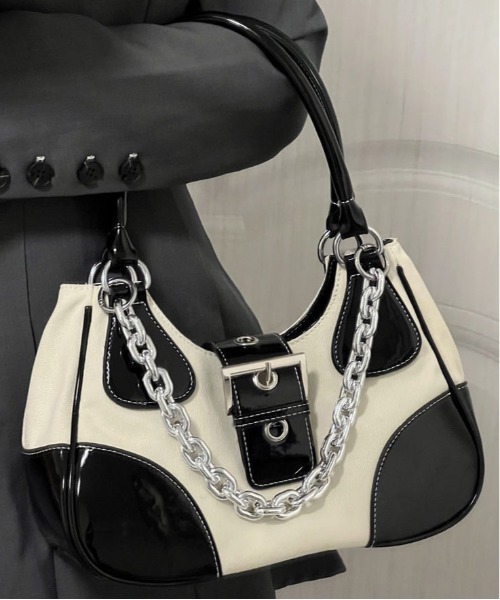 BARELY BLUE（ベアリーブルー）の「【 BARELY BLUE / ベアリーブルー 】 チェーン付き センター ベルト ハンドバッグ（ハンドバッグ・レディース・ホワイト×ブラック/ブラック・FREE）」の15枚目の写真