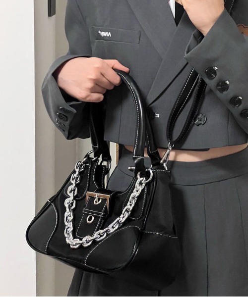 BARELY BLUE（ベアリーブルー）の「【 BARELY BLUE / ベアリーブルー 】 チェーン付き センター ベルト ハンドバッグ（ハンドバッグ・レディース・ホワイト×ブラック/ブラック・FREE）」の18枚目の写真