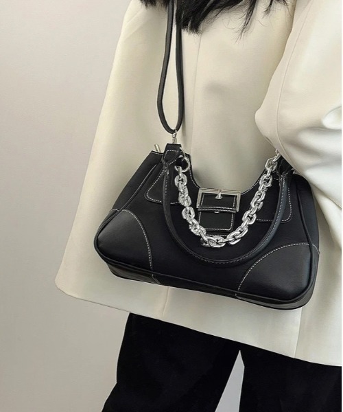 BARELY BLUE（ベアリーブルー）の「【 BARELY BLUE / ベアリーブルー 】 チェーン付き センター ベルト ハンドバッグ（ハンドバッグ・レディース・ホワイト×ブラック/ブラック・FREE）」の22枚目の写真