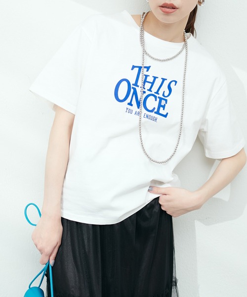 natural couture(ナチュラルクチュール)の「半袖ロゴT(Tシャツ/カットソー・レディース・スミクロ/グレー/オフホワイト/ブルー・FREE)」の3枚目の写真
