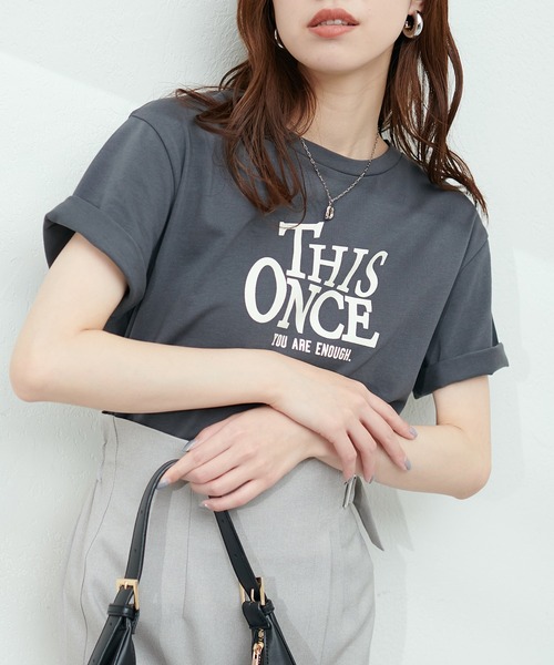 natural couture(ナチュラルクチュール)の「半袖ロゴT(Tシャツ/カットソー・レディース・スミクロ/グレー/オフホワイト/ブルー・FREE)」の13枚目の写真