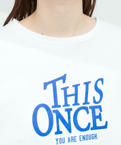 natural couture(ナチュラルクチュール)の「半袖ロゴT(Tシャツ/カットソー・レディース・スミクロ/グレー/オフホワイト/ブルー・FREE)」の5枚目の写真
