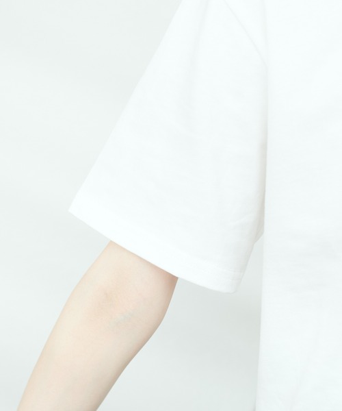 natural couture(ナチュラルクチュール)の「半袖ロゴT(Tシャツ/カットソー・レディース・スミクロ/グレー/オフホワイト/ブルー・FREE)」の6枚目の写真