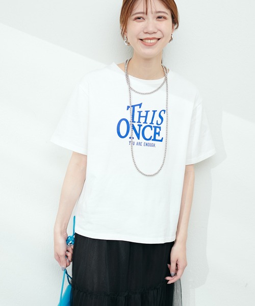 natural couture(ナチュラルクチュール)の「半袖ロゴT(Tシャツ/カットソー・レディース・スミクロ/グレー/オフホワイト/ブルー・FREE)」の9枚目の写真
