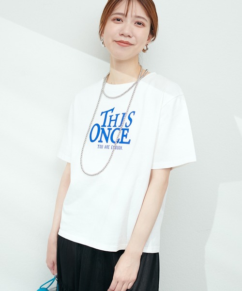 natural couture(ナチュラルクチュール)の「半袖ロゴT(Tシャツ/カットソー・レディース・スミクロ/グレー/オフホワイト/ブルー・FREE)」の10枚目の写真