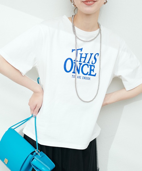 natural couture(ナチュラルクチュール)の「半袖ロゴT(Tシャツ/カットソー・レディース・スミクロ/グレー/オフホワイト/ブルー・FREE)」の8枚目の写真