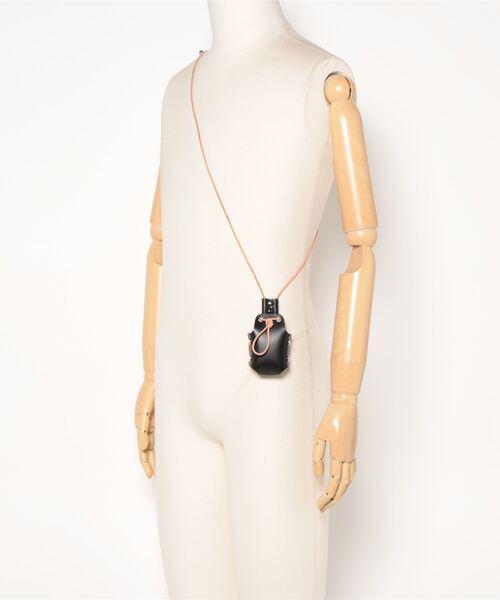 Hender Scheme（エンダースキーマ）の「assemble neck pouch S