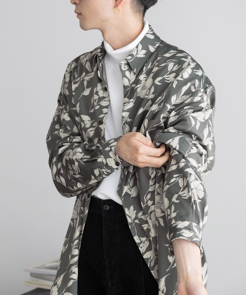 LOWRYS FARM（ローリーズファーム）の「サテンSTフラワーシャツ