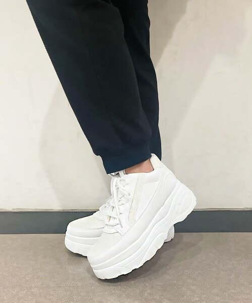cs T&P(シーエスティーアンドピー)の「ファスナー付グリッター厚底スニーカー(スニーカー・レディース・パープル系/ホワイト/ブラック・LL/M/S/L)」の1枚目の写真