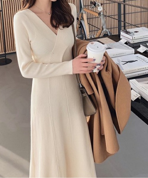 BLANC FICELLE(ブランフィセル)の「リブ編みニット カシュクール ワンピース(ワンピース・レディース・グレー/アイボリー/レッド/ブラック/ブルー・M/L/S/X-LARGE)」の2枚目の写真