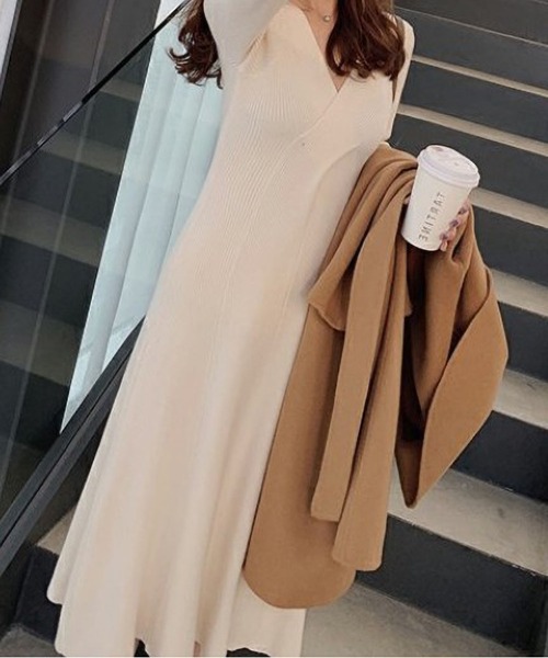 BLANC FICELLE(ブランフィセル)の「リブ編みニット カシュクール ワンピース(ワンピース・レディース・グレー/アイボリー/レッド/ブラック/ブルー・M/L/S/X-LARGE)」の7枚目の写真