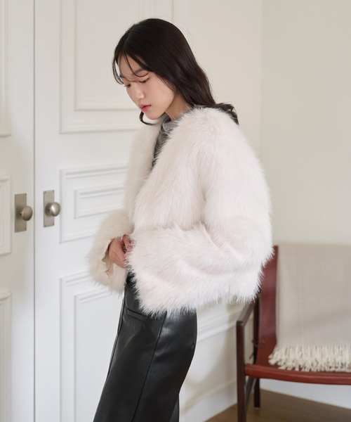 UNE MANSION（ユヌマンション）の「【2023F/W新作アイテム】ノーカラーフェイクファージャケット（ノーカラージャケット・レディース・アイボリー/ブラック/ベージュ・FREE）」の7枚目の写真