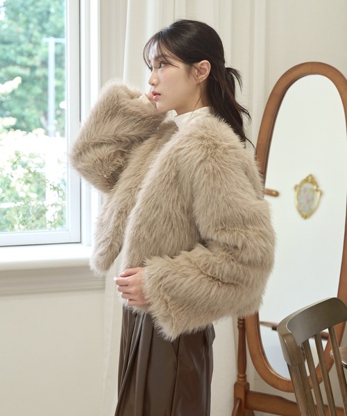 UNE MANSION（ユヌマンション）の「【2023F/W新作アイテム】ノーカラーフェイクファージャケット（ノーカラージャケット・レディース・アイボリー/ブラック/ベージュ・FREE）」の19枚目の写真