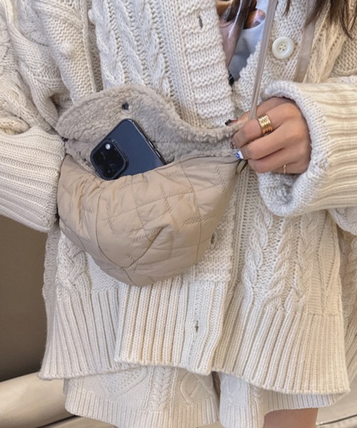 aimoha（アイモハ）の「2wayリバーシブル帽子バッグ（ハット・レディース・ベージュ/ブラック/オフホワイト/グリーン・FREE）」の4枚目の写真