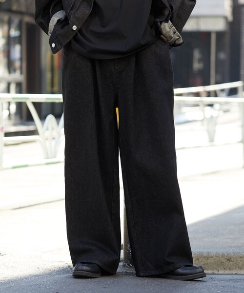 PUBLUX(パブリュクス)の「PUBLUX/パブリュクス ワイドタックデニムパンツ/タックデニムパンツ/ユニセックス/セットアップ対応(限定展開)(デニムパンツ・メンズ・ブルー/チャコールグレー/ブラック・SMALL/MEDIUM/LARGE)」の2枚目の写真