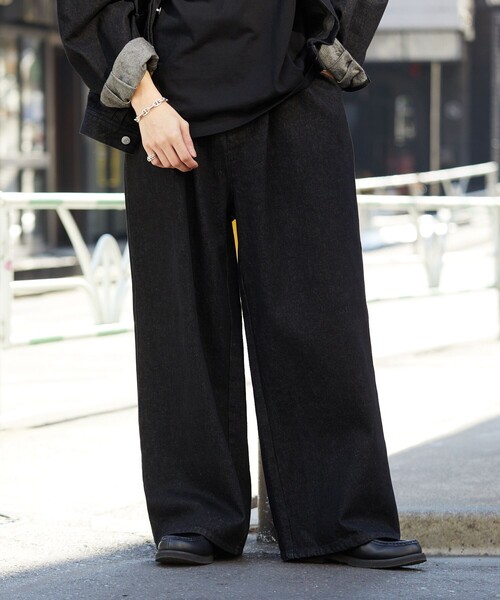 PUBLUX(パブリュクス)の「PUBLUX/パブリュクス ワイドタックデニムパンツ/タックデニムパンツ/ユニセックス/セットアップ対応(限定展開)(デニムパンツ・メンズ・ブルー/チャコールグレー/ブラック・SMALL/MEDIUM/LARGE)」の7枚目の写真