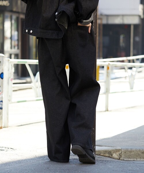 PUBLUX(パブリュクス)の「PUBLUX/パブリュクス ワイドタックデニムパンツ/タックデニムパンツ/ユニセックス/セットアップ対応(限定展開)(デニムパンツ・メンズ・ブルー/チャコールグレー/ブラック・SMALL/MEDIUM/LARGE)」の8枚目の写真