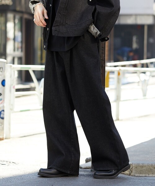 PUBLUX(パブリュクス)の「PUBLUX/パブリュクス ワイドタックデニムパンツ/タックデニムパンツ/ユニセックス/セットアップ対応(限定展開)(デニムパンツ・メンズ・ブルー/チャコールグレー/ブラック・SMALL/MEDIUM/LARGE)」の9枚目の写真