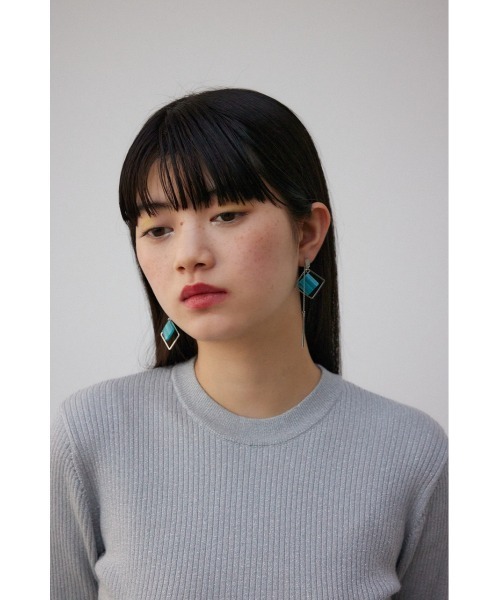 AZUL by moussy（アズールバイマウジー）の「アクリル×メタルアシンメトリーピアス（ブレスレット・レディース・ブラック/ライトベージュ/ブルー・FREE）」の10枚目の写真