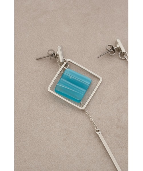 AZUL by moussy（アズールバイマウジー）の「アクリル×メタルアシンメトリーピアス（ブレスレット・レディース・ブラック/ライトベージュ/ブルー・FREE）」の14枚目の写真