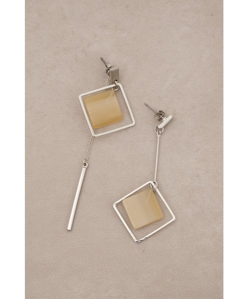 AZUL by moussy（アズールバイマウジー）の「アクリル×メタルアシンメトリーピアス（ブレスレット・レディース・ブラック/ライトベージュ/ブルー・FREE）」の18枚目の写真