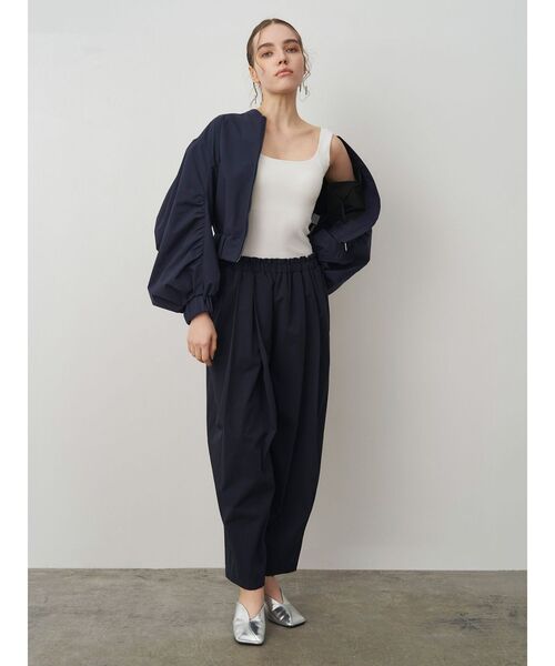 ELENDEEK(エレンディーク)の「イージータックコクーンパンツ(その他パンツ・レディース・オフホワイト/ブラック/イエロー/ネイビー・01/02)」の7枚目の写真