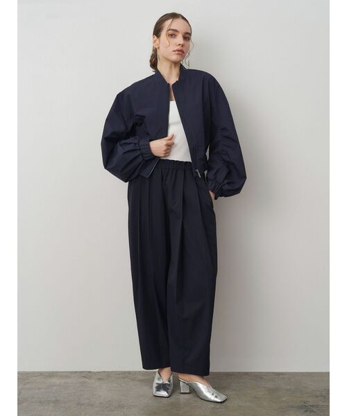 ELENDEEK(エレンディーク)の「イージータックコクーンパンツ(その他パンツ・レディース・オフホワイト/ブラック/イエロー/ネイビー・01/02)」の8枚目の写真