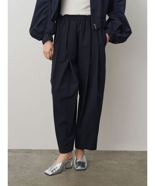 ELENDEEK(エレンディーク)の「イージータックコクーンパンツ(その他パンツ・レディース・オフホワイト/ブラック/イエロー/ネイビー・01/02)」の9枚目の写真