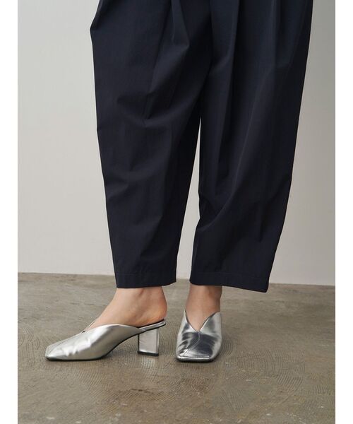 ELENDEEK(エレンディーク)の「イージータックコクーンパンツ(その他パンツ・レディース・オフホワイト/ブラック/イエロー/ネイビー・01/02)」の12枚目の写真