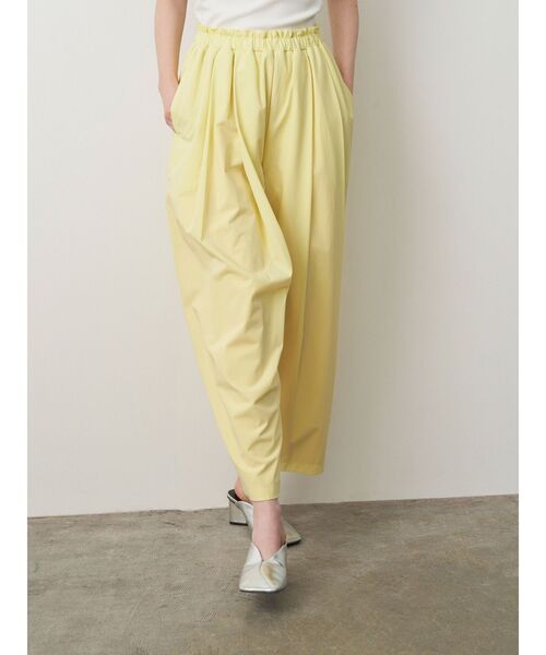 ELENDEEK(エレンディーク)の「イージータックコクーンパンツ(その他パンツ・レディース・オフホワイト/ブラック/イエロー/ネイビー・01/02)」の16枚目の写真