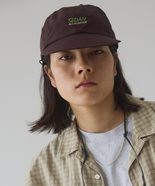 SEDAN ALL-PURPOSE(セダンオールパーパス)の「SEDAN ALL-PURPOSE | 6パネル ロゴ刺繍 キャップ MEN(キャップ・メンズ・ダークグリーン/ダークブラウン/ブラック・F)」の3枚目の写真