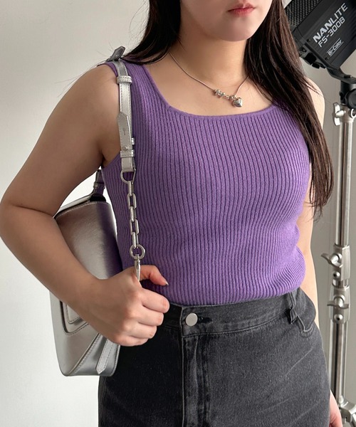 apres jour mignon（アプレジュールミニョン）の「ニットスクエアネックタンク【ZOZOTOWN限定アイテム】（タンクトップ・レディース・ブルー/ブラック系その他/ブラック/アイボリー/パープル/マスタード/レッド/グリーン・フリー/X-LARGE）」の6枚目の写真