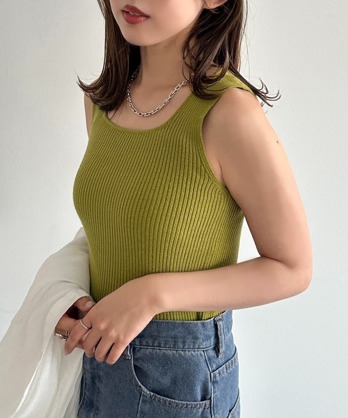 apres jour mignon（アプレジュールミニョン）の「ニットスクエアネックタンク【ZOZOTOWN限定アイテム】（タンクトップ・レディース・ブルー/ブラック系その他/ブラック/アイボリー/パープル/マスタード/レッド/グリーン・フリー/X-LARGE）」の4枚目の写真