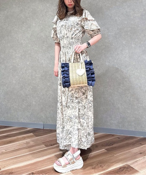 +diana(プラスダイアナ)の「【軽量】ビジューバックル付き フットベットサンダル(サンダル・レディース・ブルー/ブラック/ベージュ・22.0cm/22.5cm/23.0cm/23.5cm/24.0cm/24.5cm/25.0cm/25.5cm/21.5cm)」の19枚目の写真