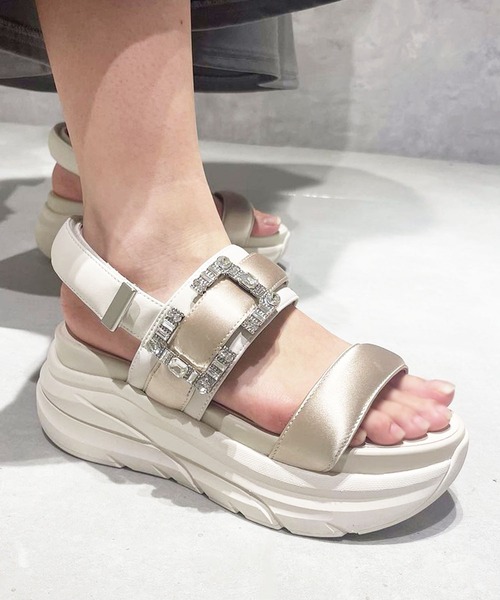 セール】【軽量】ビジューバックル付き フットベットサンダル